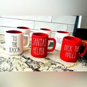 Rae Dunn holiday mugs! The perfect gift ♥️💚